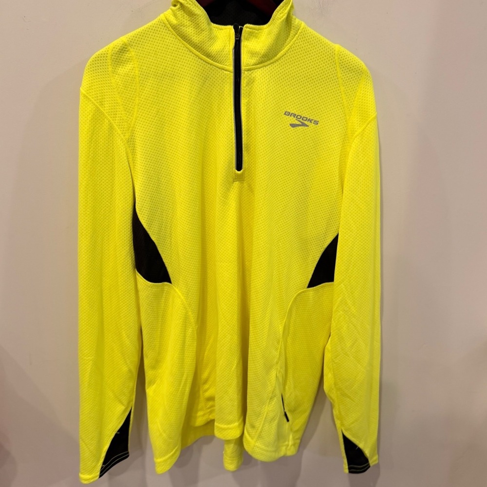 Brooks Mens XL Neon Yellow Quarter Zip Running Pullover Shirt 210246 High Vis